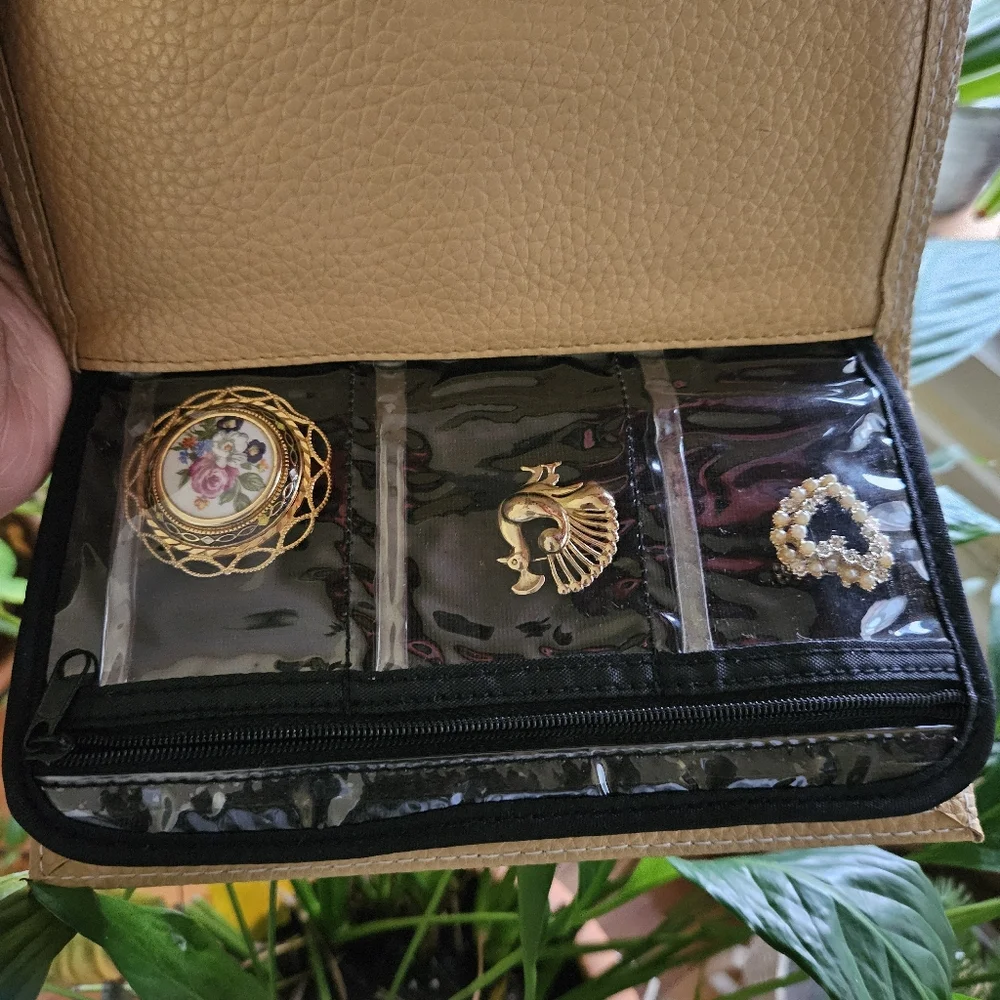 Tan Jewelry Travel Pouch with Silver Ring Accent. Foldable.*** SEE SELLER'S NOTE